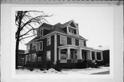 910 BROAD ST, a Neoclassical/Beaux Arts house, built in Beloit, Wisconsin in 1905.