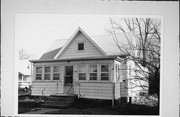 1033 CENTRAL AVE, a Side Gabled house, built in Beloit, Wisconsin in 1901.