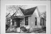 921 ELM ST, a Side Gabled house, built in Beloit, Wisconsin in 1892.