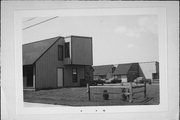 2076 PIONEER DR, a Late-Modern apartment/condominium, built in Beloit, Wisconsin in 1975.