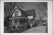 110 GARFIELD AVE, a Queen Anne house, built in Evansville, Wisconsin in 1902.