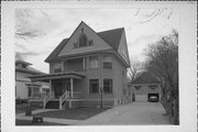 125 GARFIELD AVE, a Queen Anne house, built in Evansville, Wisconsin in 1903.