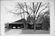 231 KINSEY CT, a Late-Modern house, built in Evansville, Wisconsin in 1977.