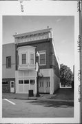 17 W MAIN ST, a Queen Anne small retail building, built in Evansville, Wisconsin in 1903.