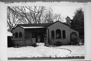 1129 COLUMBUS CIR, a Spanish/Mediterranean Styles house, built in Janesville, Wisconsin in 1927.