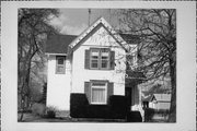 853 HYATT ST, a Queen Anne house, built in Janesville, Wisconsin in 1895.