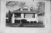 813 SHERMAN AVE, a Bungalow house, built in Janesville, Wisconsin in 1919.