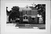 424 N WASHINGTON ST, a Queen Anne house, built in Janesville, Wisconsin in 1905.