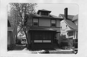 210 N PATERSON ST, a American Foursquare duplex/two-flat, built in Madison, Wisconsin in 1922.