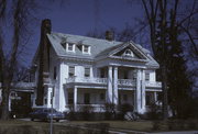 531 E MAIN ST, a Colonial Revival/Georgian Revival house, built in Reedsburg, Wisconsin in 1908.