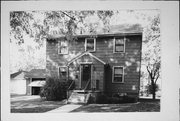 611 PLUM ST, a Colonial Revival/Georgian Revival house, built in Reedsburg, Wisconsin in 1940.