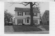 121 N PROSPECT AVE, a Colonial Revival/Georgian Revival house, built in Madison, Wisconsin in 1916.