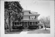 211 S FRANKLIN ST, a American Foursquare house, built in Shawano, Wisconsin in 1915.