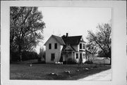 5TH ST, S SIDE, .2 MI W OF 3RD AVE, a Queen Anne house, built in Warren, Wisconsin in .