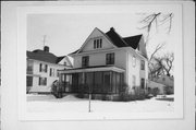 450 W 1ST ST, a Queen Anne house, built in New Richmond, Wisconsin in 1905.