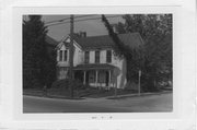 NE CNR OF S MAIN ST AND PARK LN, a Gabled Ell house, built in Verona, Wisconsin in .