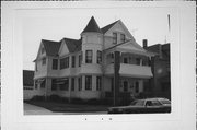 1409, 1409A LINCOLN AVE, a Queen Anne house, built in Sheboygan, Wisconsin in 1893.