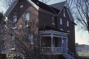 830 CLARK ST (20452 W CLARK AVE), a Gabled Ell house, built in Galesville, Wisconsin in 1901.