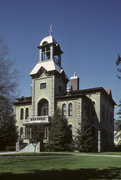 401 COURTHOUSE SQ, a Italianate courthouse, built in Viroqua, Wisconsin in 1880.
