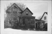 100 N RUSK AVE, a Queen Anne house, built in Viroqua, Wisconsin in 1900.