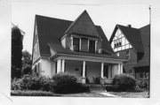 2152 W LAWN AVE, a Shingle Style house, built in Madison, Wisconsin in 1907.
