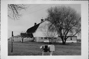 W7140 BRICK CHURCH RD, a Astylistic Utilitarian Building barn, built in Walworth, Wisconsin in 1900.