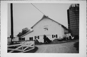 W7672 ISLAND RD, a Astylistic Utilitarian Building barn, built in Richmond, Wisconsin in 1870.