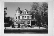 523 E WALWORTH AVE, a Queen Anne house, built in Delavan, Wisconsin in 1900.