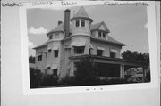 523 E WALWORTH AVE, a Queen Anne house, built in Delavan, Wisconsin in 1900.