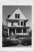 1050-1052 SPAIGHT ST, a Queen Anne duplex/two-flat, built in Madison, Wisconsin in 1905.