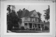 407 E SUMNER ST / STATE HIGHWAY 60, a Queen Anne house, built in Hartford, Wisconsin in 1897.