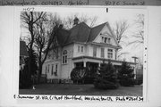 407 E SUMNER ST / STATE HIGHWAY 60, a Queen Anne house, built in Hartford, Wisconsin in 1897.