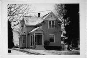 265 W SUMNER ST, a Gabled Ell house, built in Hartford, Wisconsin in 1898.