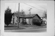 1624 BARTON AVE, a Gabled Ell house, built in West Bend, Wisconsin in 1850.