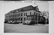 515 E WASHINGTON ST, a Queen Anne live-in care facility/sanitarium, built in West Bend, Wisconsin in 1914.