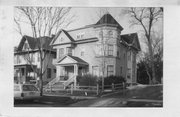 134 W GORHAM ST, a Queen Anne house, built in Madison, Wisconsin in 1897.