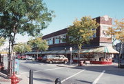 258-279 W BROADWAY AND 265-285 W MAIN ST, a Prairie School retail building, built in Waukesha, Wisconsin in 1914.