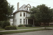 414-416 MCCALL ST, a Queen Anne house, built in Waukesha, Wisconsin in 1890.