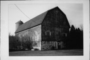2831 STATE HIGHWAY 83, a Astylistic Utilitarian Building barn, built in Delafield, Wisconsin in 2002.