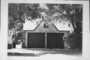 125 LINCOLN AVE, a Astylistic Utilitarian Building garage, built in Mukwonago (village), Wisconsin in 1946.