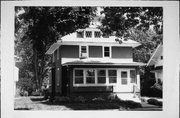 420 W COLLEGE AVE, a American Foursquare house, built in Waukesha, Wisconsin in 1917.
