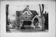 210 LAFLIN AVE, a Queen Anne house, built in Waukesha, Wisconsin in 1904.