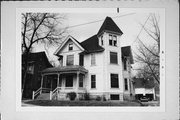 524 MADISON ST, a Queen Anne house, built in Waukesha, Wisconsin in 1885.