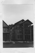 425-427 W GORHAM ST, a Craftsman apartment/condominium, built in Madison, Wisconsin in 1913.