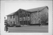 201 S MAIN ST, a Contemporary bank/financial institution, built in Waupaca, Wisconsin in 1975.