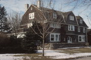 433 E WISCONSIN AVE, a Shingle Style house, built in Neenah, Wisconsin in 1904.