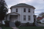 555-557 PLEASANT ST, a Octagon house, built in Oshkosh, Wisconsin in 1916.