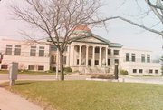 106 WASHINGTON AVE, a Neoclassical/Beaux Arts library, built in Oshkosh, Wisconsin in 1900.