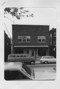 910 E JOHNSON ST, a Commercial Vernacular large retail building, built in Madison, Wisconsin in 1921.