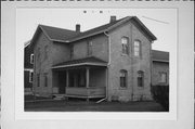 509 1ST ST, a Gabled Ell house, built in Menasha, Wisconsin in 1894.
